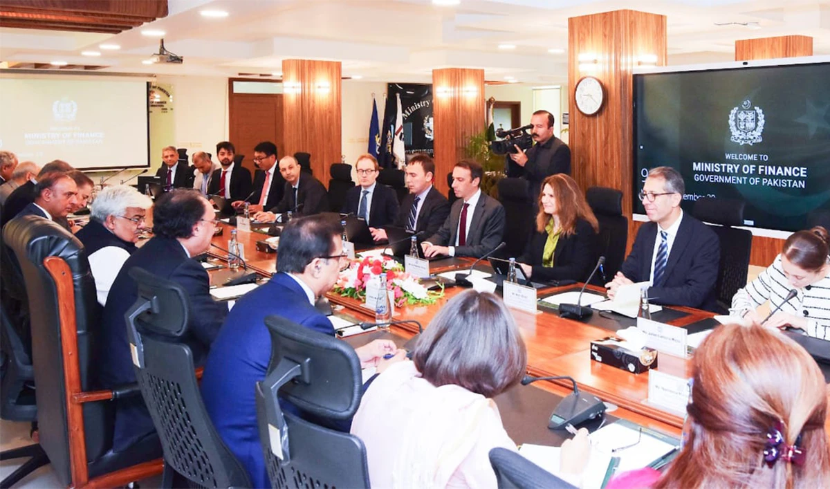 Pakistan's finance minister Muhammad Aurangzeb (fourth in left row) holds meeting with the visiting IMF delegation in Islamabad, Pakistan, on September 29, 2025. (IMF)