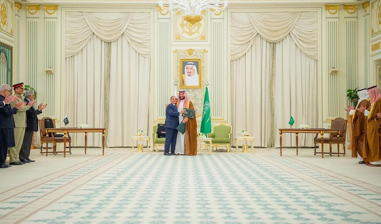 A handout picture provided by the Saudi Press Agency (SPA) on September 17, 2025, shows Saudi Arabia’s Crown Prince Mohammed bin Salman (R) meeting with Pakistan’s Prime Minister Shehbaz Sharif in Riyadh. (SPA/File)