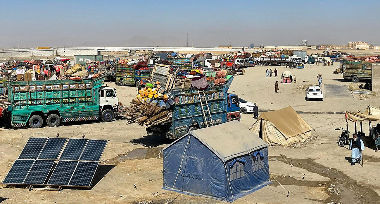 Afghan refugees await deportation to Afghanistan at a holding centre near the Pakistan-Afghanistan border in Chaman on October 13, 2025, amid heavy border clashes between the two countries. (AFP)