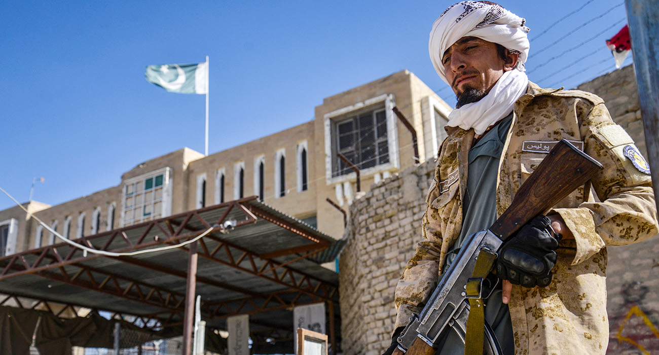 An Armed Taliban security personnel stands guard near the closed gate of the zero point border crossing between Afghanistan and Pakistan at Spin Boldak district in Kandahar province on October 12, 2025. (AFP)