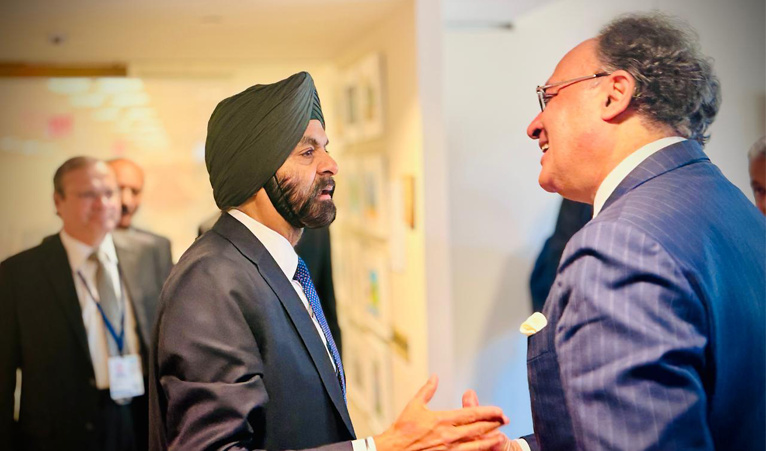 Pakistan's Finance Minister Muhammad Aurangzeb (right) meets President of the World Bank Ajay Banga in Washington, US, on Octiber 17, 2025. (@Financegovpk/X)