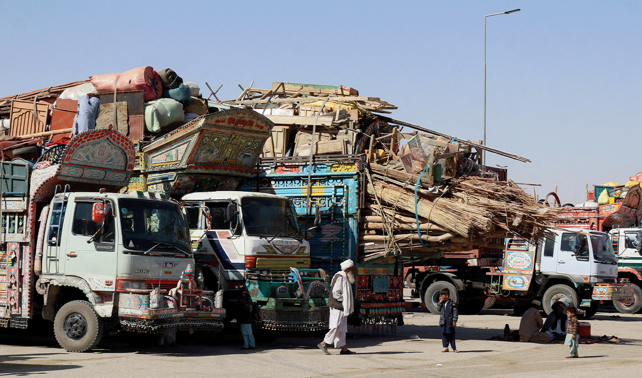 A man walks near children next to parked vehicles loaded with the belongings of Afghan citizens attempting to return to their country, after Pakistan closed border crossings with Afghanistan following exchanges of fire between the nations' forces, at the border crossing in Chaman, Balochistan Province, Pakistan October 16, 2025. (Reuters/File)