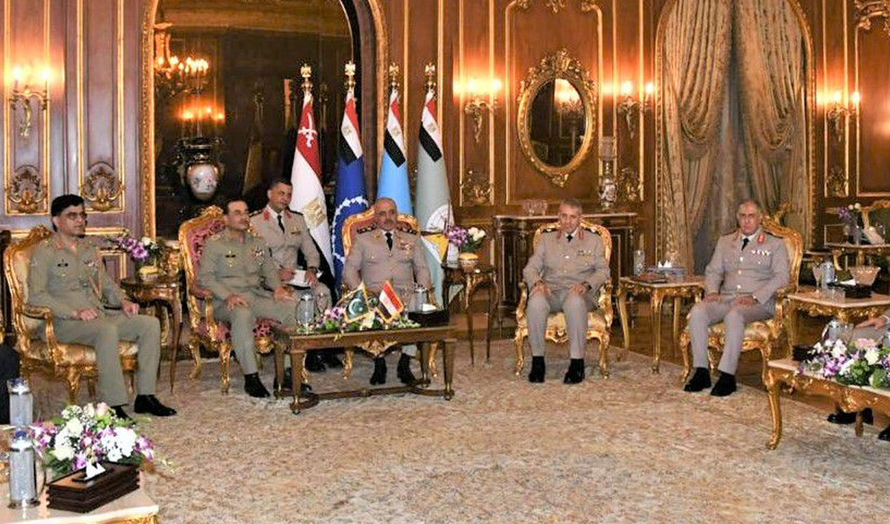 Pakistan’s Army Chief Field Marshal Syed Asim Munir (second left) meets Egypt’s Minister of Defense General Abdul Maged Sagar (center) in Cairo, Egypt, on October 23, 2025. (ISPR)