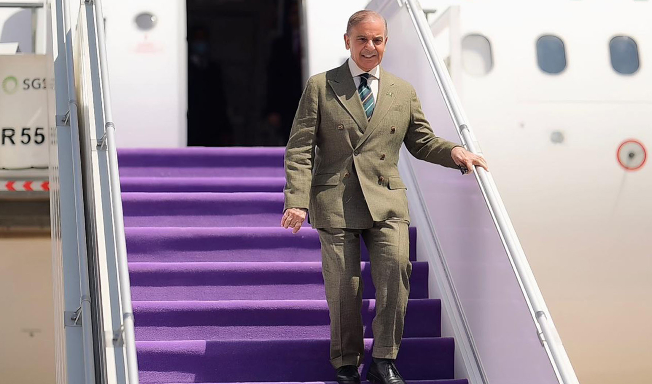 Prime Minister Shehbaz Sharif arrives at the King Khalid Airport for his official visit, in Riyadh, Saudi Arabia, on September 17, 2025. (PID/File)