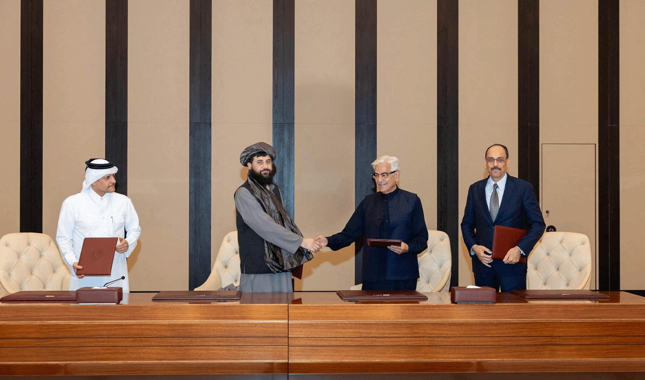 Afghan Defence Minister, Mullah Mohammad Yaqoob Mujahid (second-left) and Pakistan's Defence Minister, Khawaja Muhammad Asif (second-right) shake hands, following the signing of a ceasefire agreement, during a negotations meeting mediated by Qatar and Turkey, in Doha, Qatar, October 19, 2025. (Reuters/File)