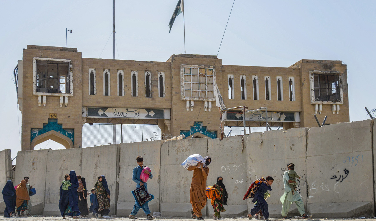 Afghan refugees deported from Pakistan arrive with their belongings at the zero point border crossing between Afghanistan and Pakistan in the Spin Boldak district of Kandahar province on October 19, 2025. (AFP/File)