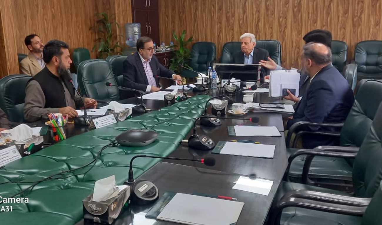 Pakistan’s National Food Security Minister Rana Tanveer Hussain (center) attends a virtual meeting with a UAE delegation, in Islamabad, Pakistan, on October 29, 2025. (PID)