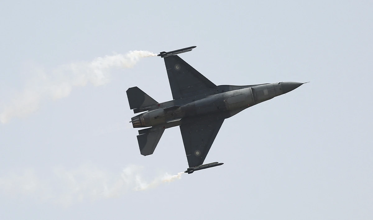 Pakistan Air Force (PAF) F-16 fighter jet performs during the Pakistan Day military parade in Islamabad, Pakistan, on March 23, 2022. (REUTERS/File)