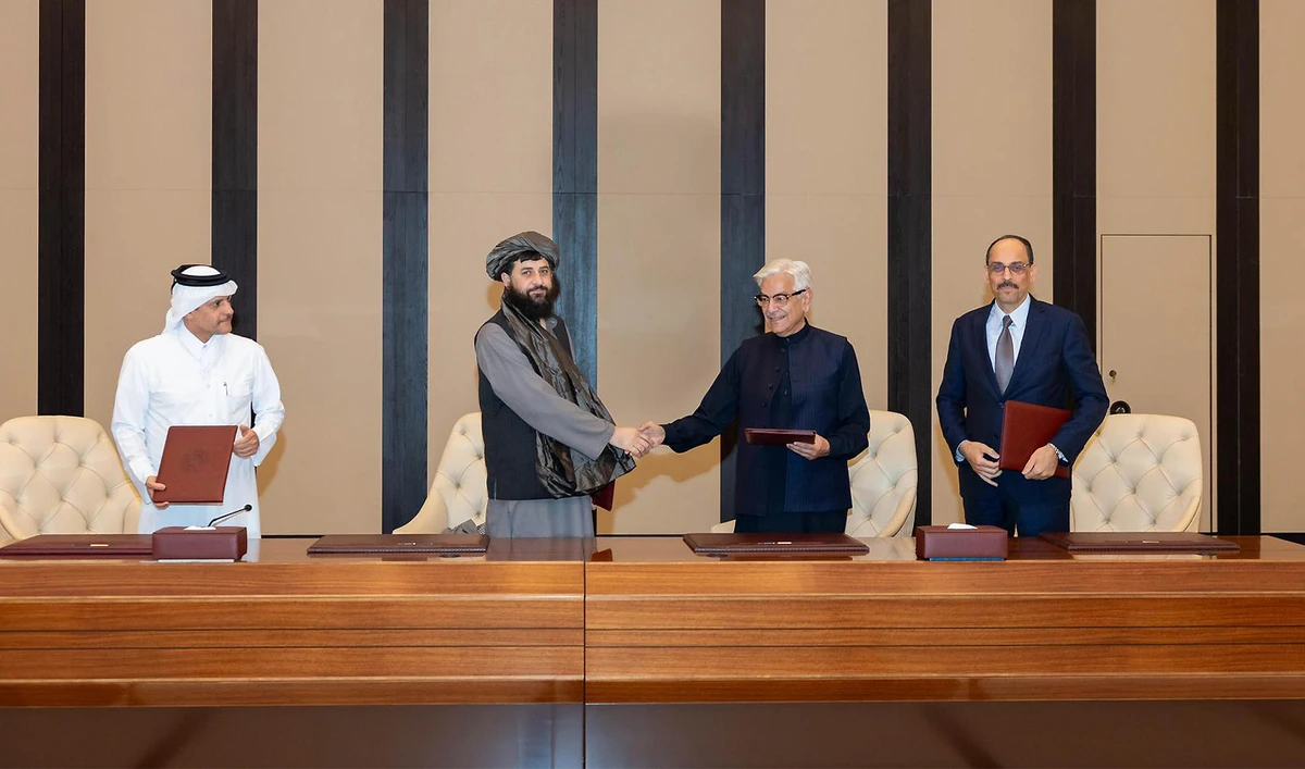 Pakistani Defence Minister Khawaja Asif, center right, and Afghan Defence Minister Mullah Muhammad Yaqoob shake hands after signing a ceasefire agreement in Doha, Qatar, on October 19, 2025.(Qatar Ministry of Foreign Affairs via AP)