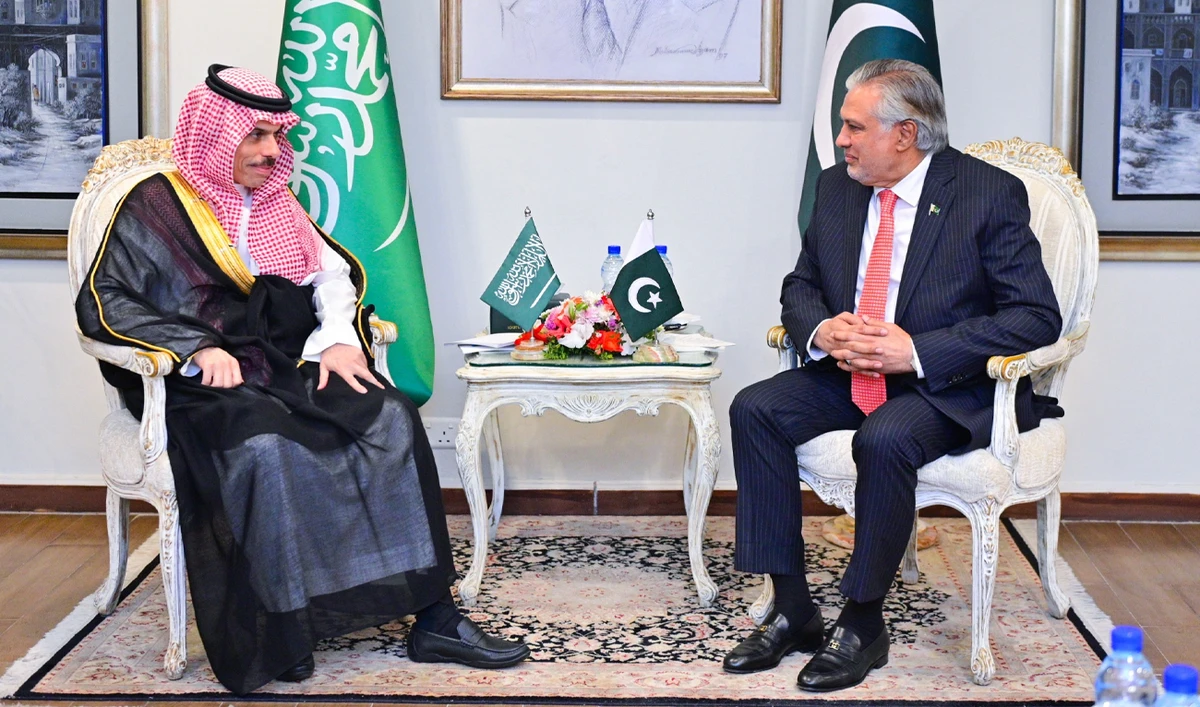 Deputy Prime Minister and Foreign Minister Senator Ishaq Dar meeting with the Foreign Minister of Saudi Arabia, Prince Faisal bin Farhan (left), in Islamabad on April 16, 2025. (PID/File)