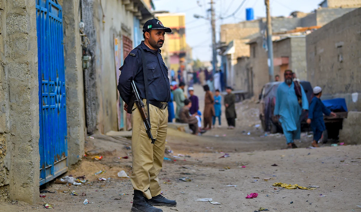 A police personnel stands guard during a search operation in Karachi on November 17, 2023. (AFP/File)