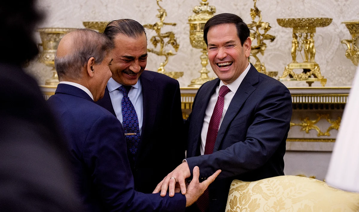 U.S. Secretary of State Marco Rubio (R) greets Prime Minister of Pakistan Shehbaz Sharif (L) as U.S. President Donald Trump speaks to reporters in the Oval Office of the White House on September 25, 2025 in Washington, DC. (AFP/ file)