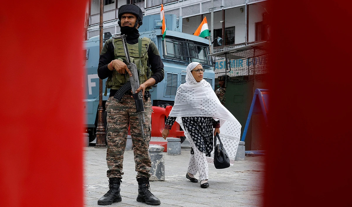A member of the Indian security personnel stands guard on a street ahead of India's Independence Day celebrations, in Srinagar, Indian Kashmir, on August 14, 2025. (REUTERS/File)