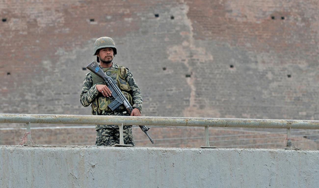 A Pakistani army soldier stands guard near the provincial assembly in Peshawar on March 3, 2018. (AFP/File)