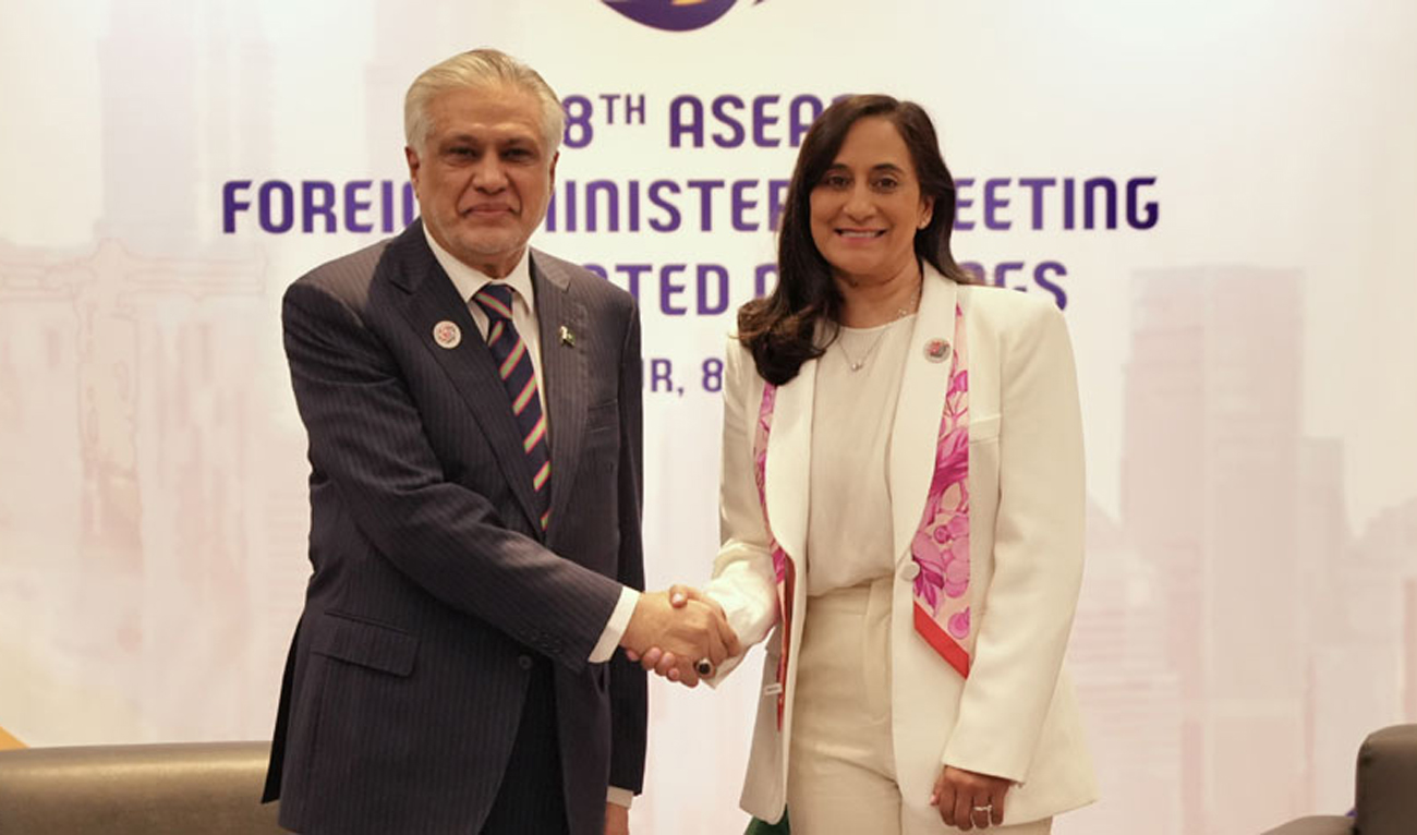 Pakistan’s Deputy Prime Minister and Foreign Minister, Ishaq Dar, meeting Canadian Foreign Minister, Anita Anand (right), on the sidelines of the 32nd ASEAN Regional Forum Ministerial Meeting in Kuala Lumpur, Malaysia, on July 10, 2025. (Radio Pakistan/File)