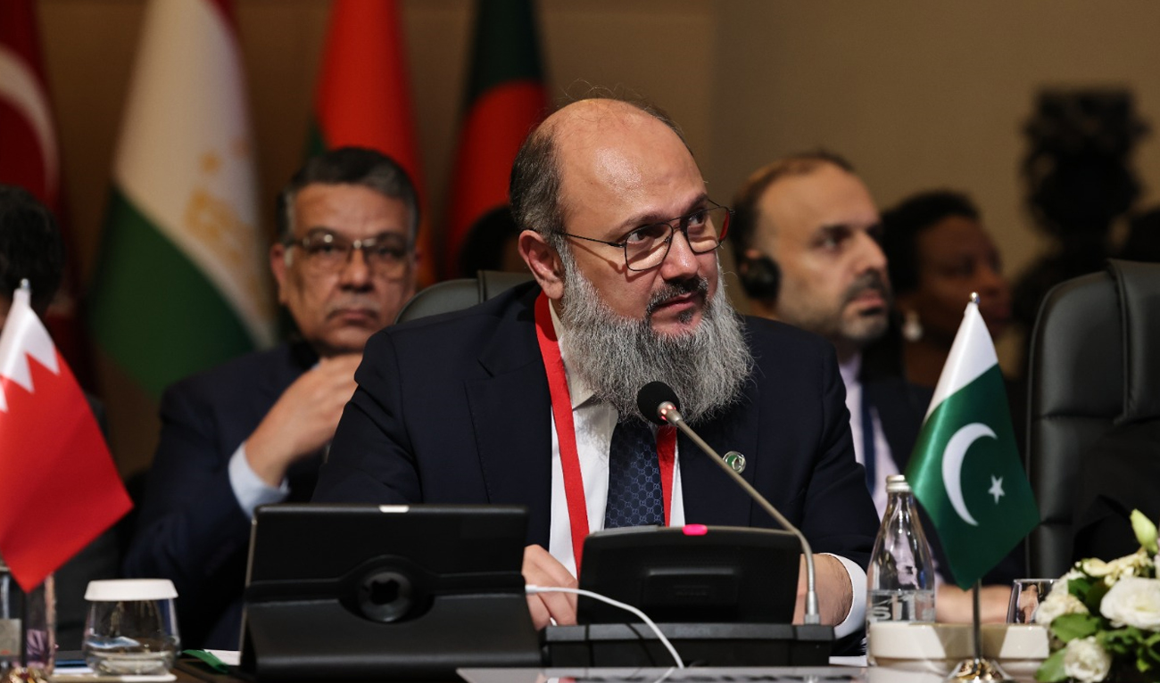 Pakistan’s Commerce Minister Jam Kamal Khan addresses the 41st session of the Standing Committee for Economic and Commercial Cooperation (COMCEC) of the Organization of Islamic Cooperation (OIC), in Istanbul, Türkiye, on November 4, 2025. (PID)
