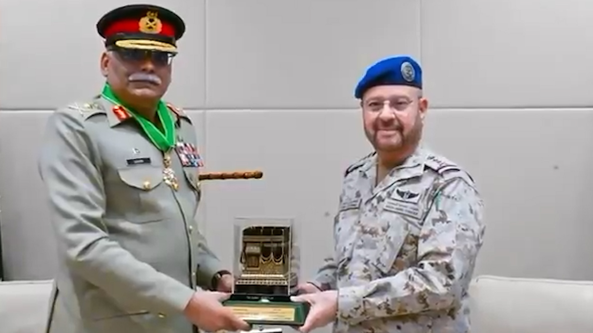 Pakistan’s Chairman Joint Chiefs of Staff Committee General Sahir Shamshad Mirza (left) meets Saudi Chief of General Staff Lt. Gen. Fayyad bin Hamed Al-Ruwaili in Riyadh on November 9, 2025. (ISPR)