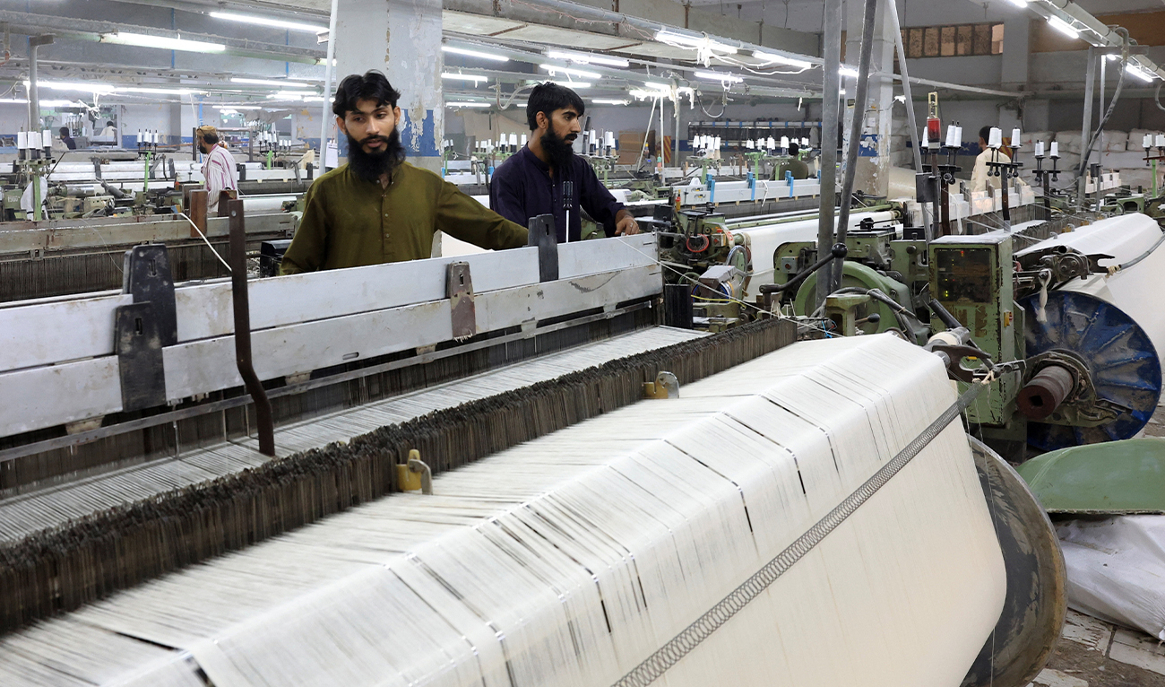 Economy Workers inspect loom machines, weaving fabric at a textiles manufacturer in Karachi, Pakistan, on April 3, 2025. (REUTERS/File)
