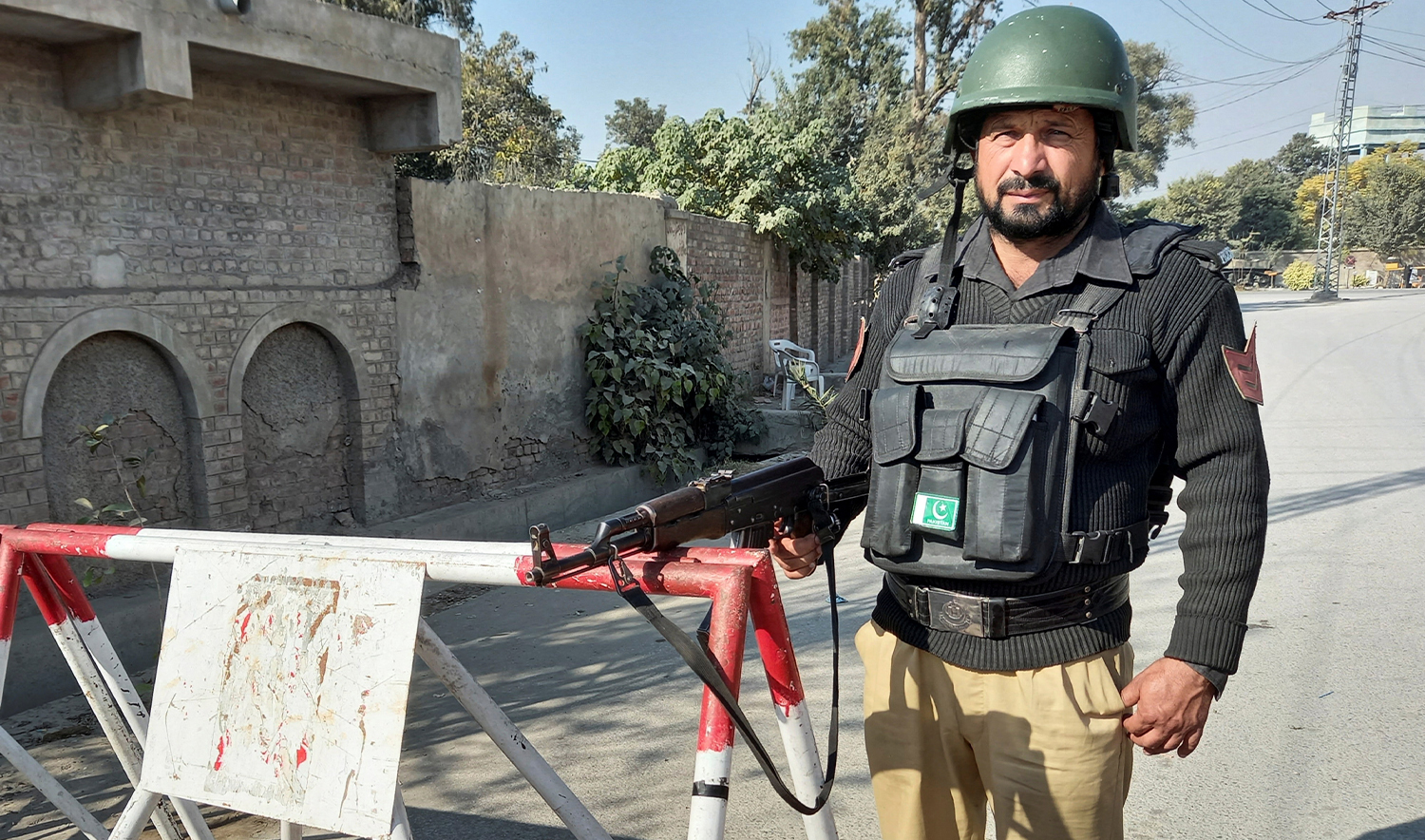 A police officer stands guard on a road leading to the cantonment area in Bannu, Pakistan, on December 21, 2022. (REUTERS/File)