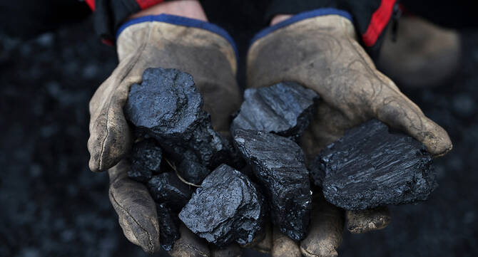 A miner shows coal rocks at the Mineria LyC coal mine in Tausa, Cundinamarca Department, Colombia, on August 20, 2025. (AFP/ file)