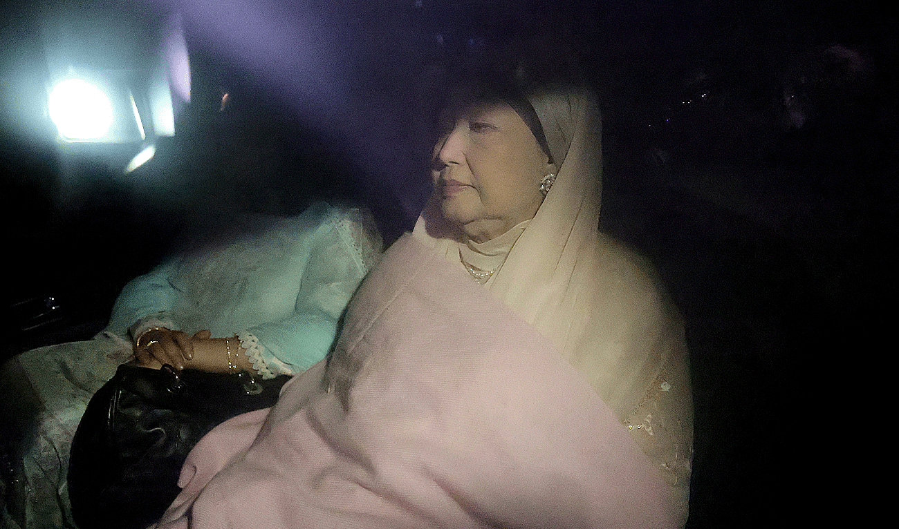 Bangladesh Nationalist party's chairperson Begum Khaleda Zia is pictured inside a car as she departs for London to seek medical treatment, in Dhaka on January 7, 2025. (AFP/File)
