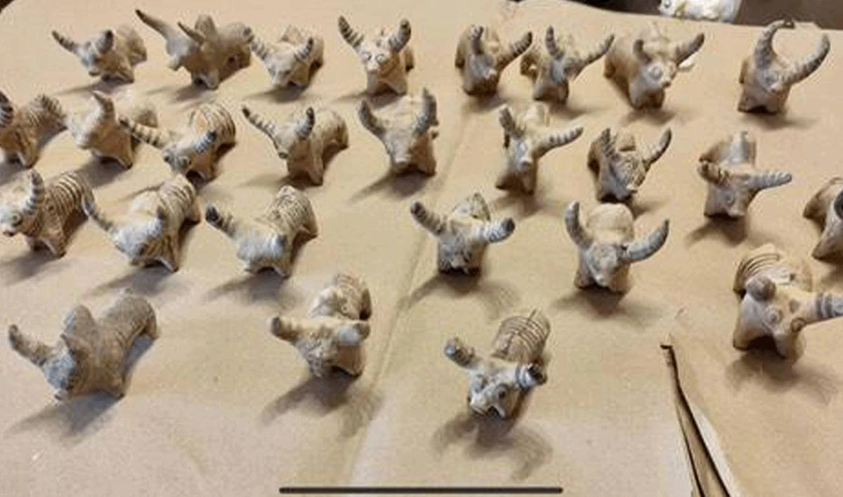 An image released by Pakistan's embassy in Itlay on November 5, 2025, showing rare artifacts stolen by Itlay to be returned to Pakistan. (@PakinItaly/X)