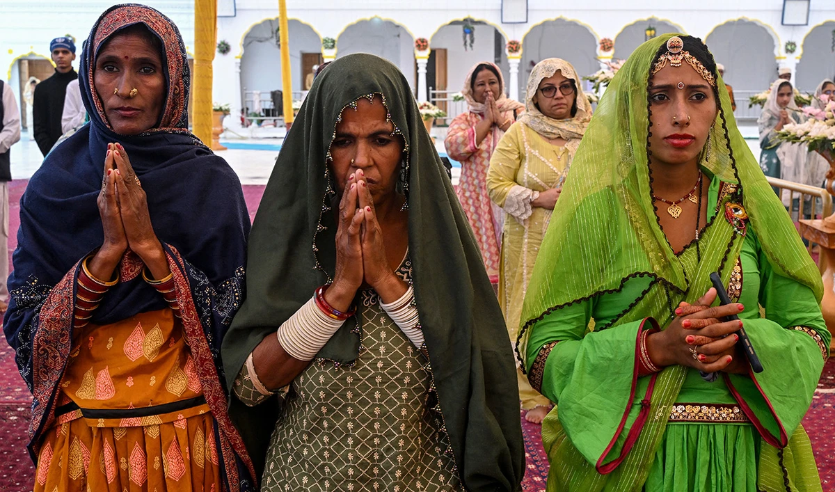 Sikh pilgrims pay respects on the occasion of the birth anniversary of Guru Nanak Dev, the founder of Sikhism, in Nankana Sahib, in the Punjab province of Pakistan, on November 5, 2025. (AFP)