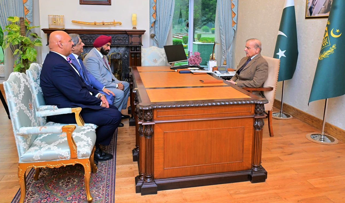 Prime Minister Shehbaz Sharif (right) meeting with the President of the Sikh community in the US, Jaspreet Singh (third left), in Islamabad, Pakistan, on November 18, 2025. (PMO)