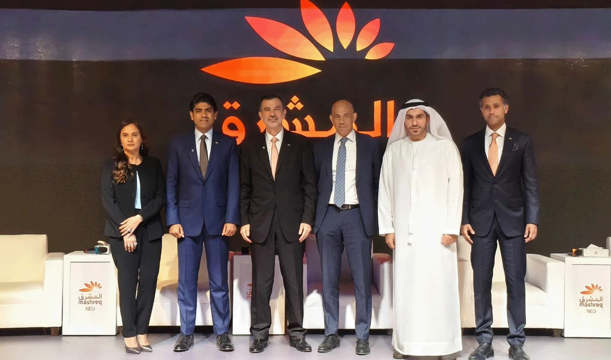 Representatives of Dubai-based Mashreq posing for picture at the launch of Mashreq NEO in Karachi, on November 25, 2025. (Mashreq)