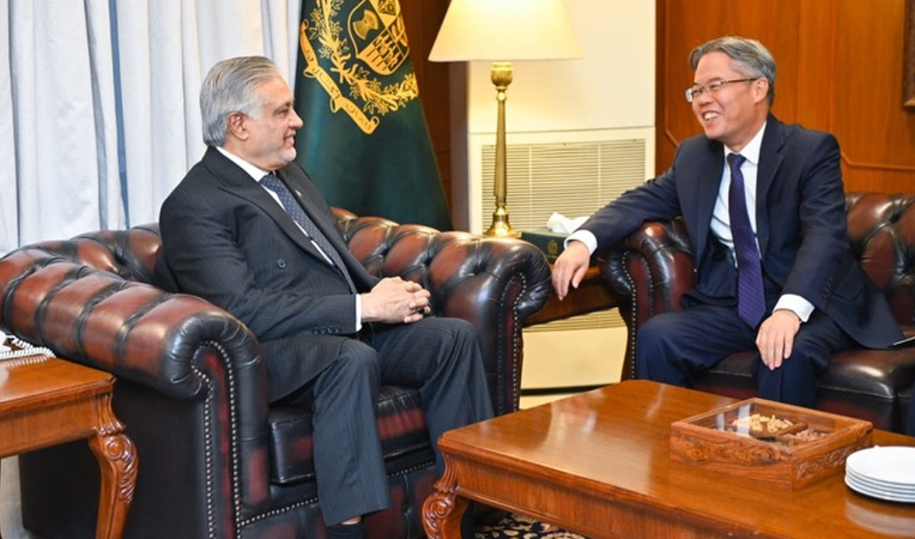 Deputy Prime Minister and Foreign Minister Ishaq Dar meeting with Chinese Ambassador to Pakistan Jiang Zaidong (right) in Islamabad, Pakistan, on November 30, 2025. (MOFA)