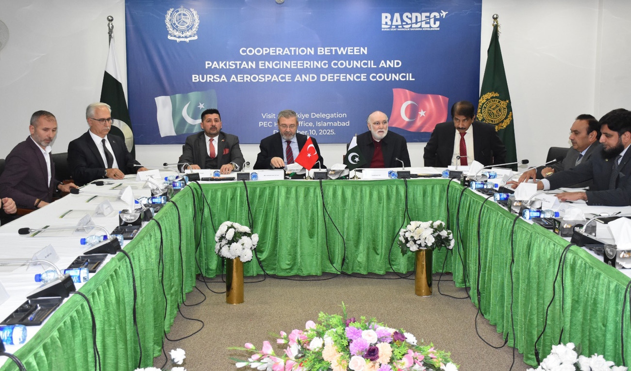 Pakistan and Turkiye officials gesture during a press briefing at the PEC Headquarters in Islamabad on December 10, 2025. (APP)