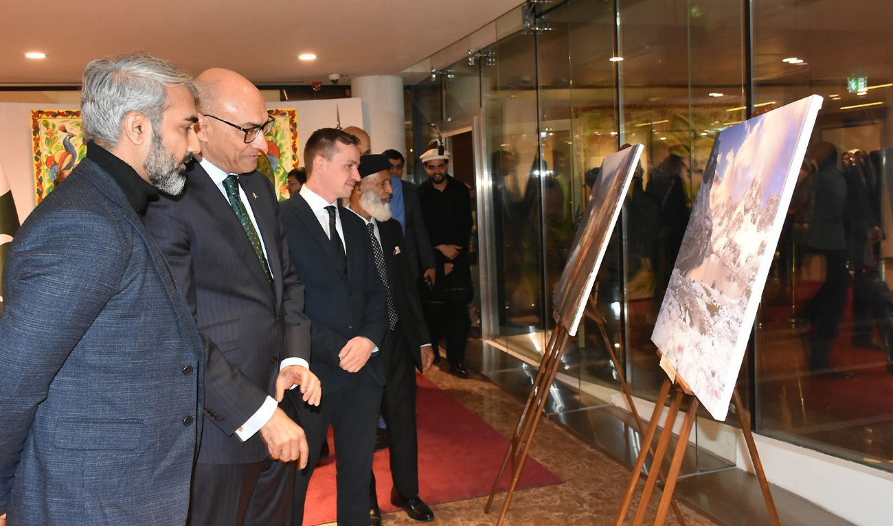 Ambassador of Pakistan to Saudi Arabia Ahmad Farooq is briefing guests about mountain ecosystems in Pakistan at the UN Tourism Office in Riyadh on December 11, 2025. (Pakistan Embassy in Saudi Arabia)