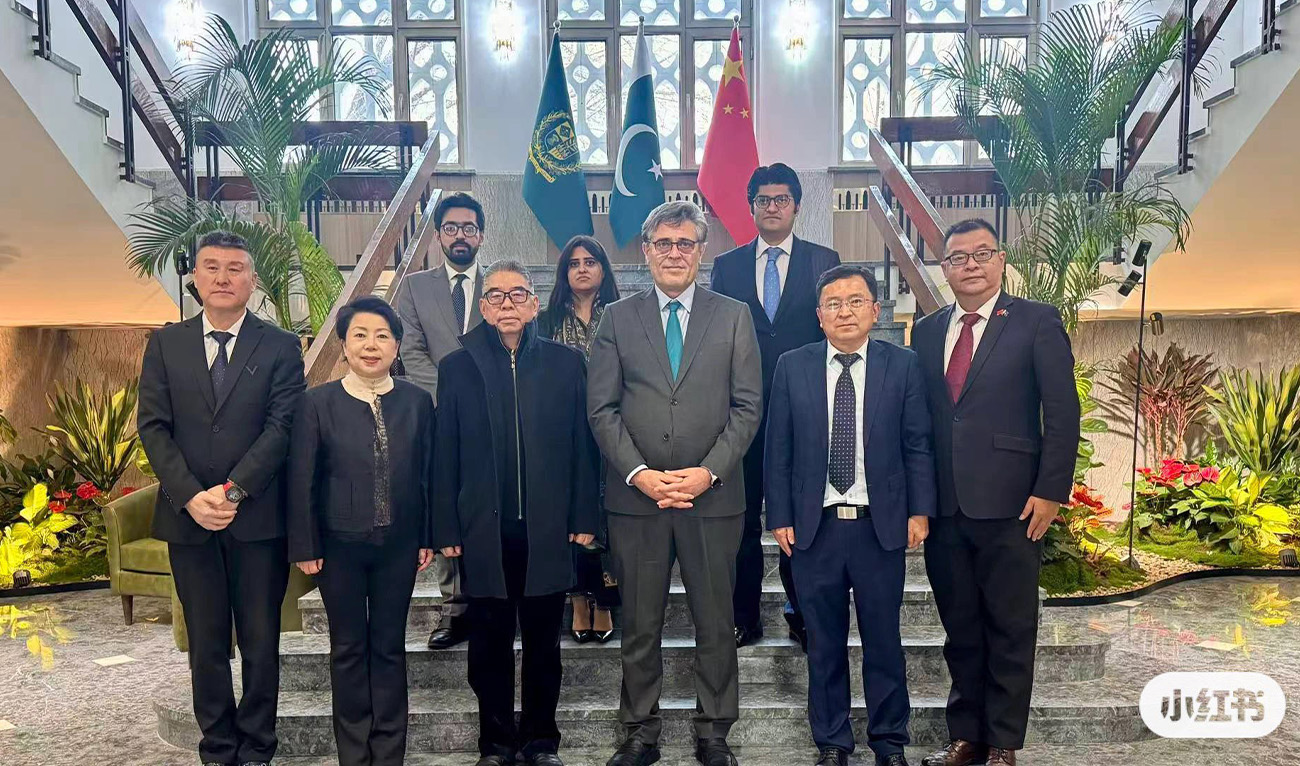 Pakistan’s Ambassador to China, Khalil Hashmi (front row, third-right) with members of honorary investment council in China, in a picture shared by the ambassador himself on December 22, 2025. (@KhalilHashmi/X)