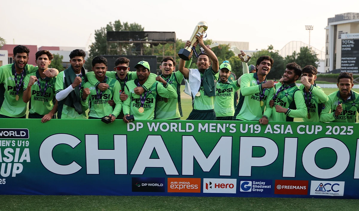 Pakistan under 19 cricket team lift the ACC Men's U19 Asia Cup trophy in Dubai on December 21, 2025. (@TheRealPCB)