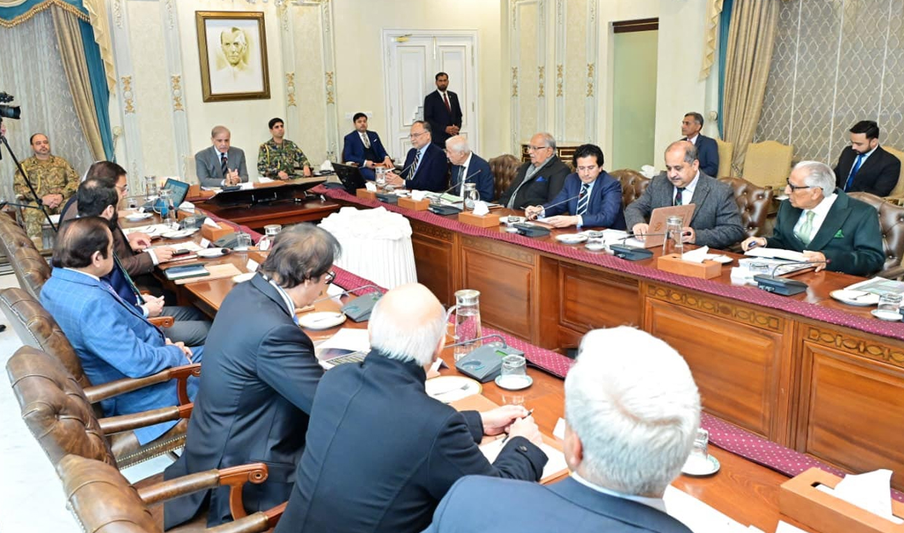 Prime Minister Shehbaz Sharif chairs a meeting of the Federal Ministries on the implementation of Economic Governance Reforms in Islamabad, Pakistan, on January 1, 2026. (PID)