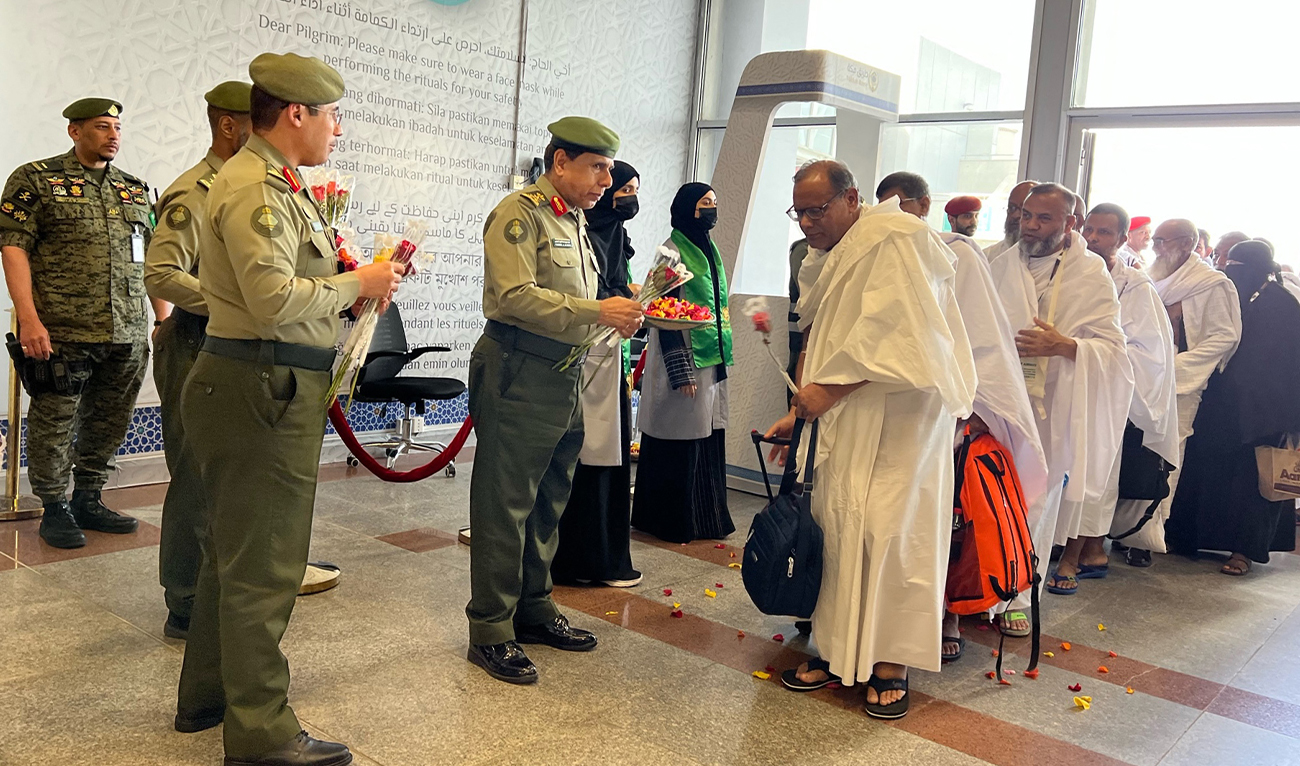 Muslim pilgrims from Bangladesh and Pakistan arrive at King Abdul Aziz International Airport in Jeddah, ahead of the Hajj pilgrimage in Mecca, on June 20, 2023. (AFP/ file)