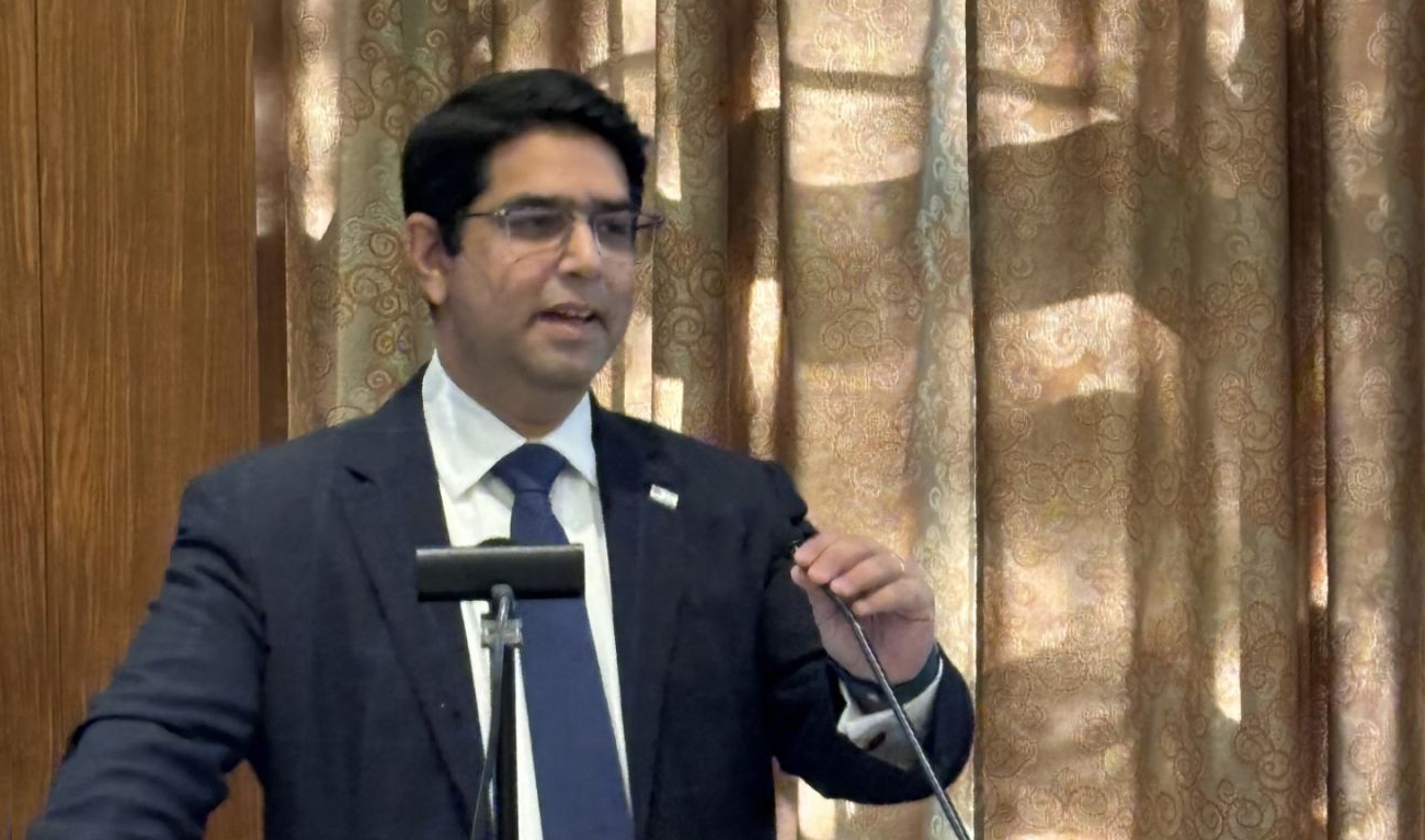 The photograph shared on November 12, 2025, shows Pakistani-born surgeon-scientist and academic leader Adil Haider speaking during a presentation at Weill Medical College of Cornell University in New York, United States. (X/@AdilHaiderMD/File)
