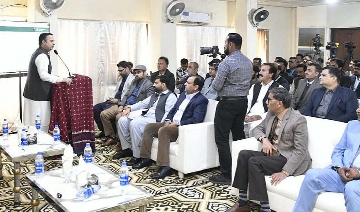 Federal Minister for Maritime Affairs Muhammad Junaid Anwar Chaudhry (left) addressing audience at the inauguration of fishing museum in Karachi on January 5, 2025. (PID)