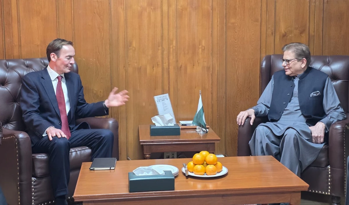 Pakistan’s special representative for Afghanistan, Mohammad Sadiq, meets the United Kingdom’s Special Representative for Afghanistan, Richard Lindsay (left), in Islamabad, Pakistan, on January 20, 2026. (X/@AmbassadorSadiq)