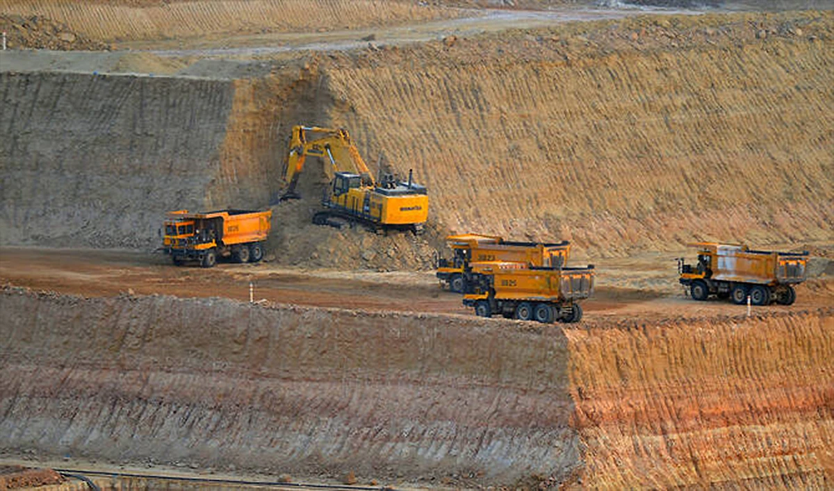 This picture taken on May 23, 2018 shows trucks transporting soil in an open-pit coal mining site at Islamkot in the desert Tharparkar district in Pakistan's southern Sindh province. (AFP/File)