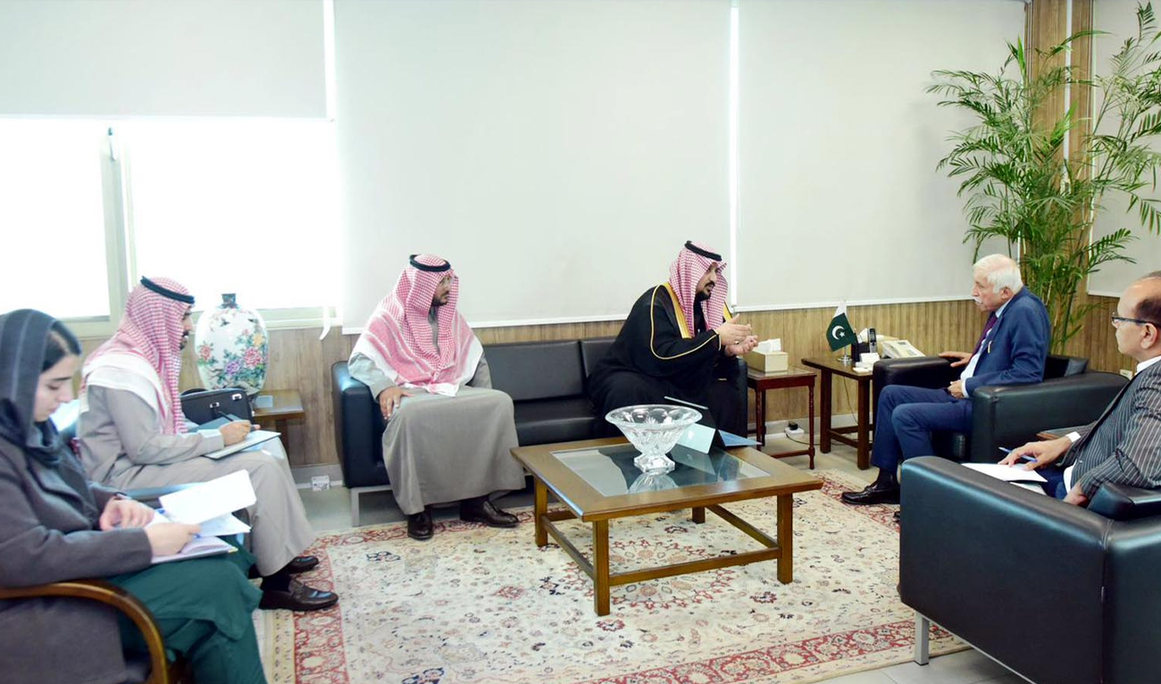 Federal Minister for the Board of Investment Qaiser Ahmed Sheikh (2nd from the right) meets with a KYAN delegation from Saudi Arabia in Islamabad on February 11, 2026. (PID/X)