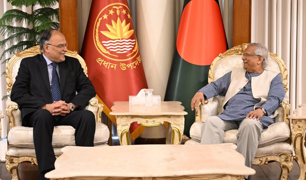 Pakistan’s Minister for Planning, Development and Special Initiatives, Ahsan Iqbal (left), paid a courtesy call on Chief Adviser Professor Muhammad Yunus (right) at the State Guest House Jamuna in Dhaka, Bangladesh, on February 17, 2026. (AhsanIqbal/X)