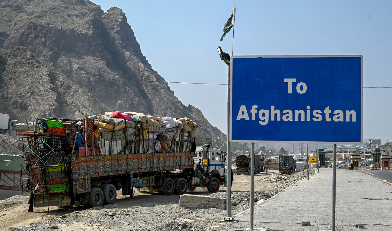 Afghan refugees with their belongings wait for deportation as they arrive in their trucks at the Pakistan-Afghanistan border in Torkham on September 16, 2025. (AFP/ file)