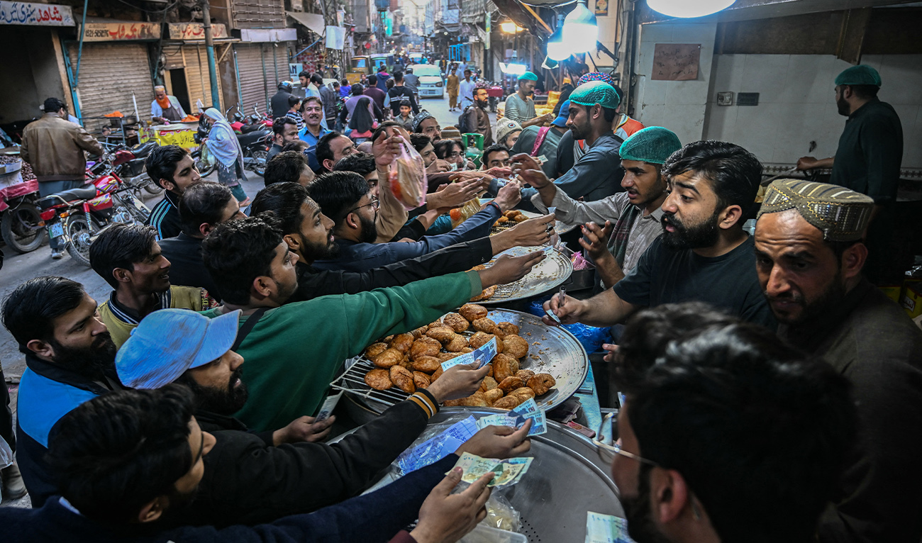 People buy iftar meals on the first day of the Islamic holy fasting month of Ramadan in Rawalpindi on February 19, 2026. (AFP)
