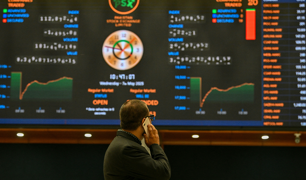 A stockbroker monitors share prices on a digital screen at the Pakistan Stock Exchange (PSX) in Karachi on May 7, 2025, amid the ongoing border tensions. (AFP/File)