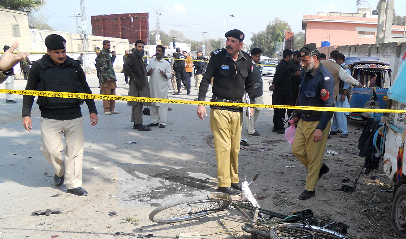Security officials examine the site of a bomb blast in Kohat, Khyber Pakhtunkhwa province February 23, 2014. (Reuters/File)