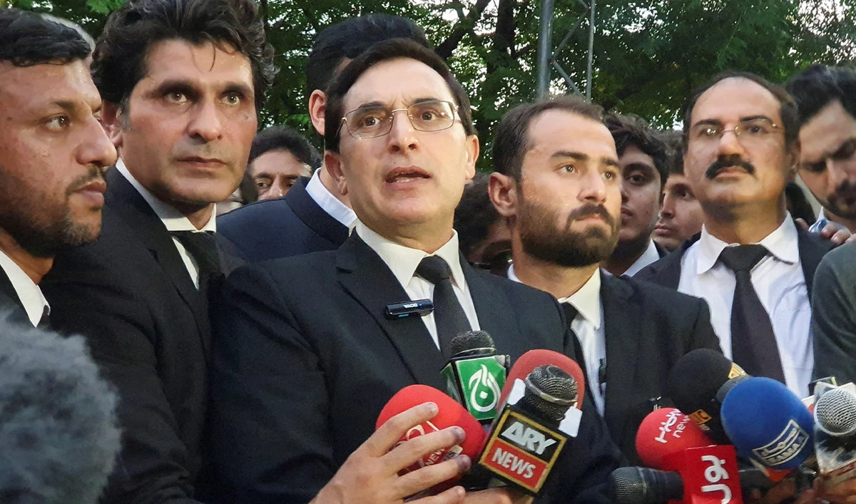 Gohar Khan, Chairman of jailed former Pakistani Prime Minister Imran Khan's party, the Pakistan Tehreek-e-Insaf (PTI), who along with other party leaders was detained by police, addresses the media outside the Anti Terrorism Court (ATC), following his release in Islamabad, Pakistan September 10, 2024. (REUTERS/ file)