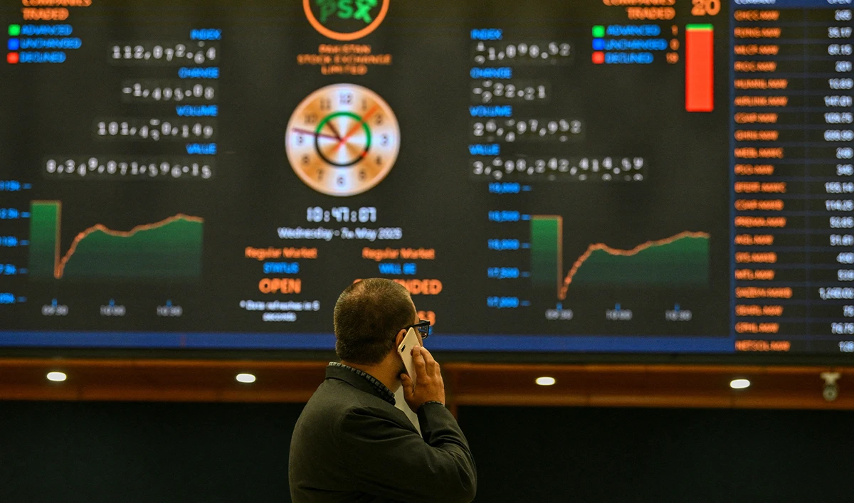 A stockbroker monitors share prices on a digital screen at the Pakistan Stock Exchange (PSX) in Karachi on May 7, 2025, amid the ongoing border tensions. (AFP/File)