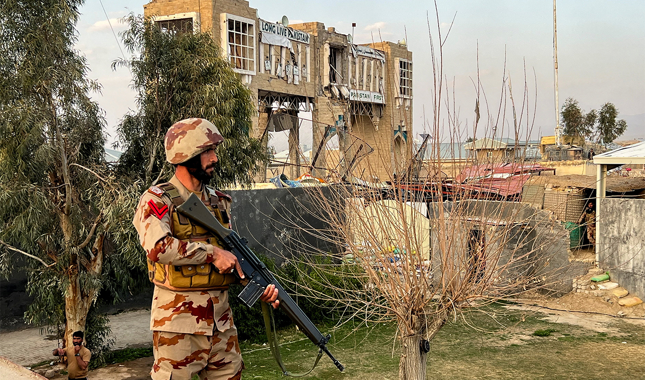 An army soldier stands guard at a post at the Friendship Gate, following exchanges of fire between Pakistan and Afghanistan forces, at the border crossing between the two countries in Chaman, Pakistan February 27, 2026. (AFP/ file)