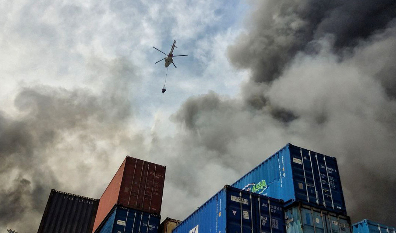 A helicopter extinguishes fire following an explosion at the Shahid Rajaee port in Bandar Abbas, Iran, April 27, 2025. (Iranian Red Crescent/WANA (West Asia News Agency/Reuters)